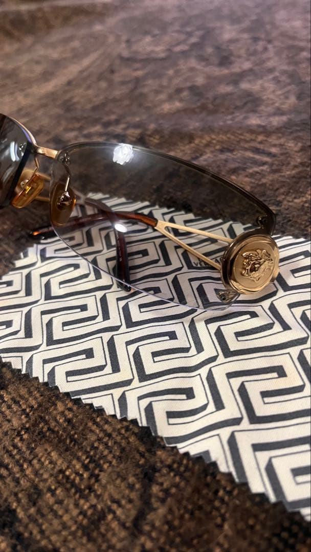 値下げ!!!ヴェルサーチメデューサロゴサングラス美品