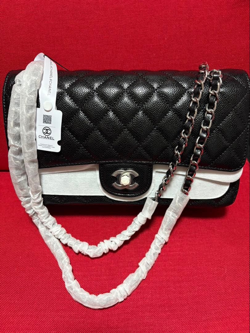 人気!!CHANELシルバーキャビアスキンバッグノベルティ