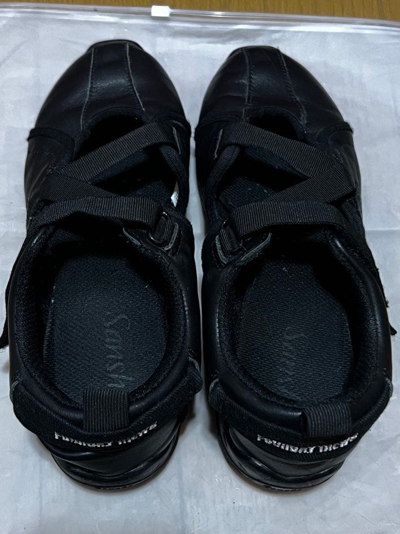 foundrymews Zoe 10M 黒 牛革