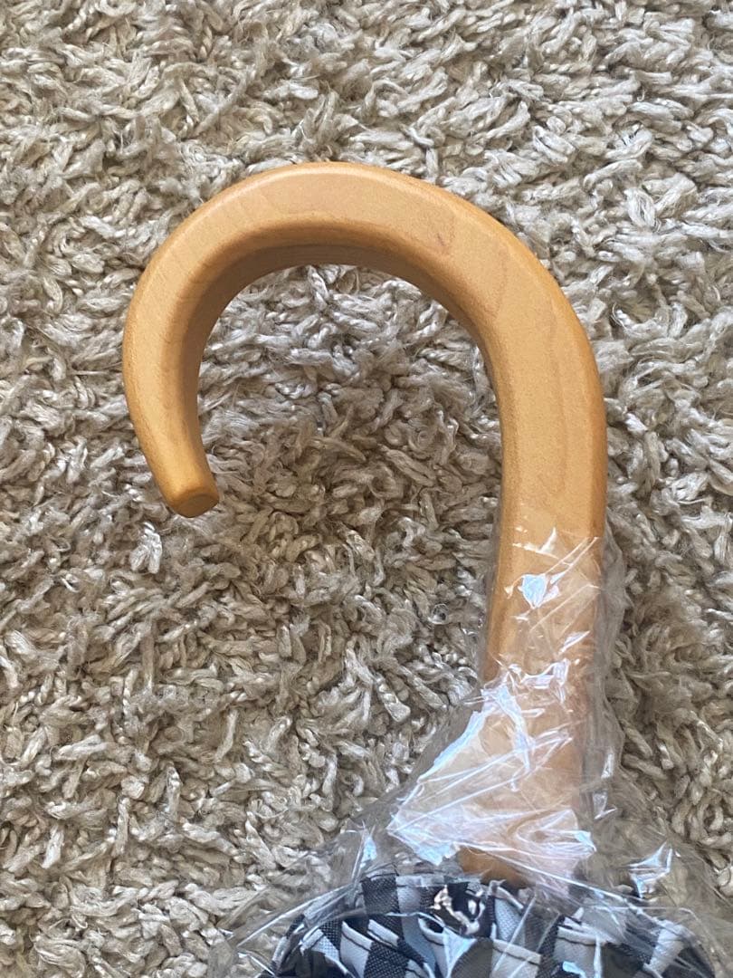 【新品】サンバリア100 折りたたみ日傘、グレー　２段折 フリル / ストライプ