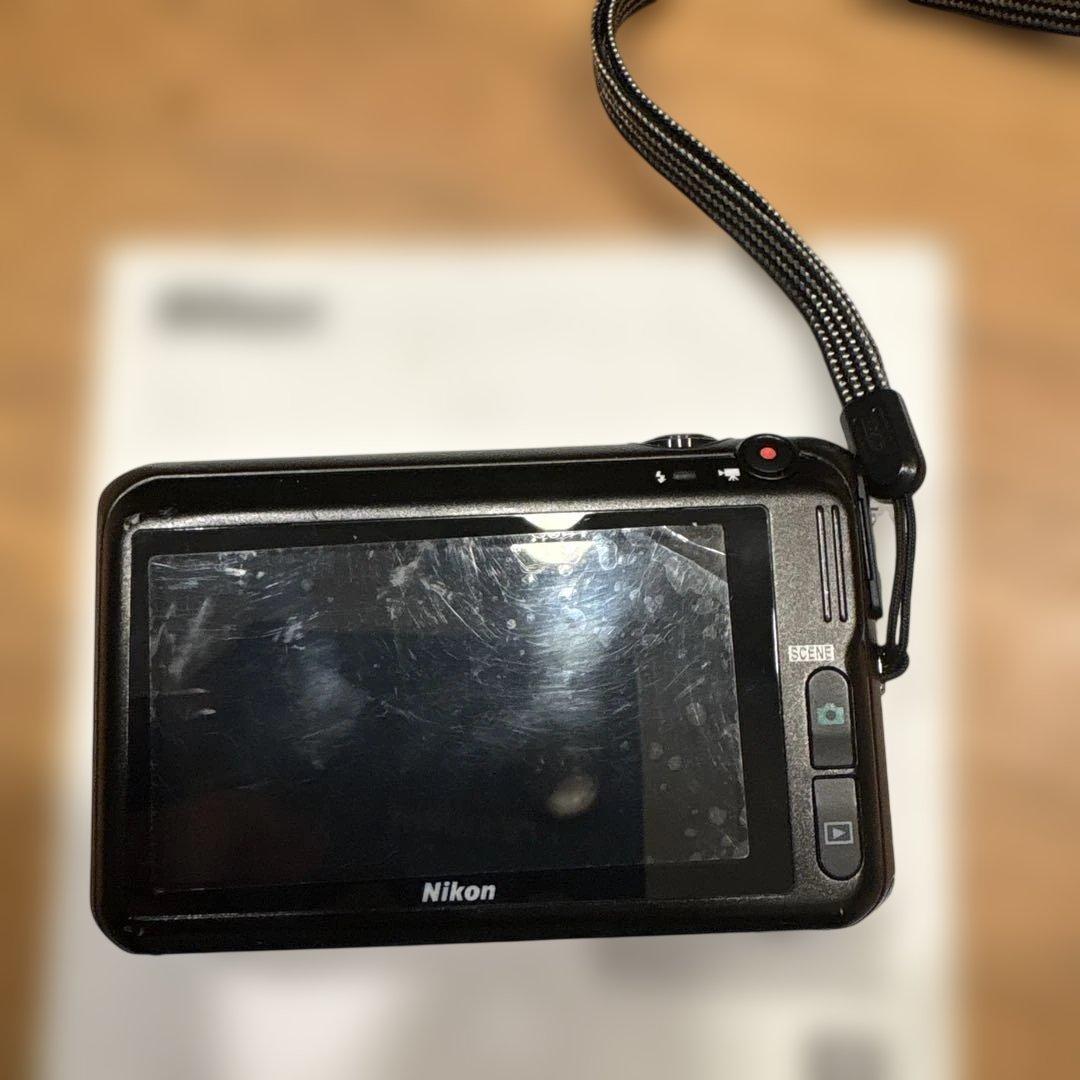 Nikon デジカメ　S6400