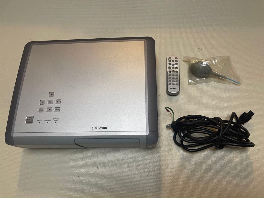 SANYO 液晶プロジェクター LP-Z4