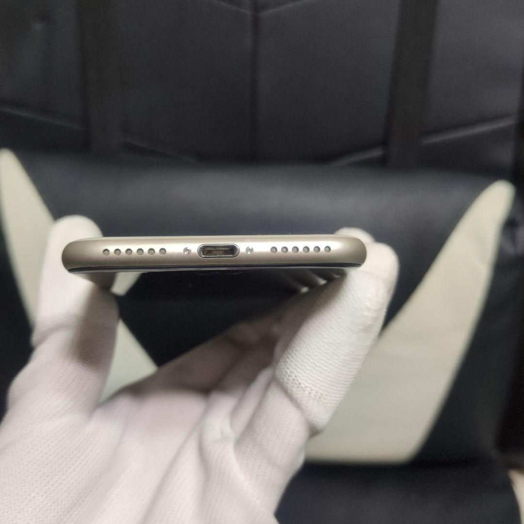 70 美品　iPhone　se3 第3世代　64gb SIMフリー　白　ホワイト