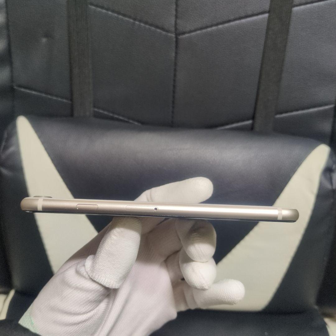 70 美品　iPhone　se3 第3世代　64gb SIMフリー　白　ホワイト