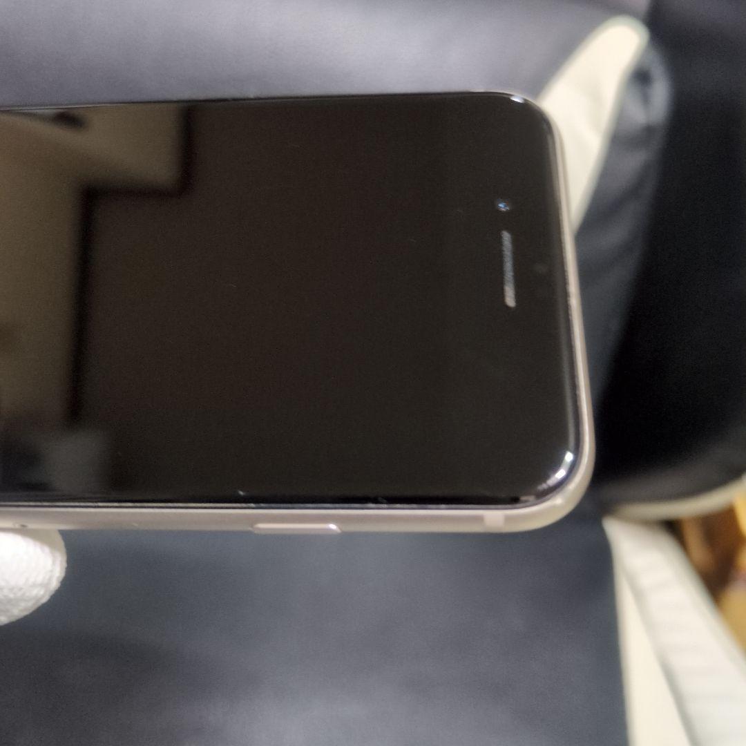 70 美品　iPhone　se3 第3世代　64gb SIMフリー　白　ホワイト