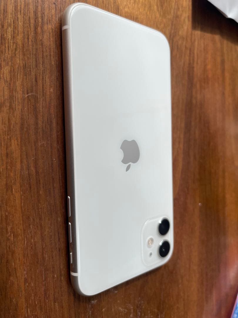 iPhone 11 64G ホワイト 本体