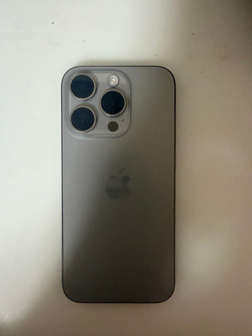 Apple iPhone 15 pro 128GB ナチュラルチタニウム