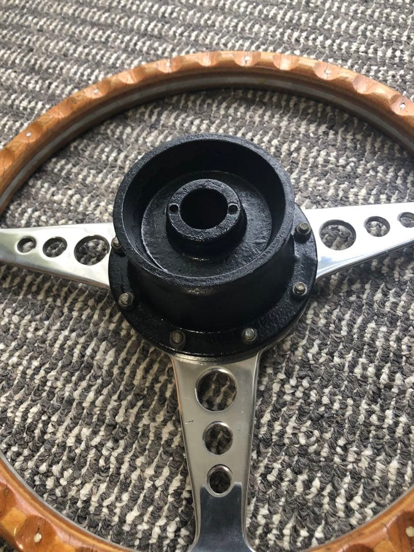 BMCミニ用ローバーミニ用モトリタステアリング330φフラットボス付。