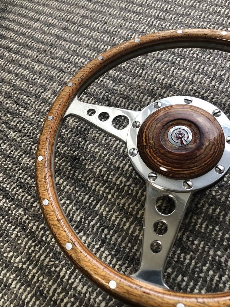 BMCミニ用ローバーミニ用モトリタステアリング330φフラットボス付。