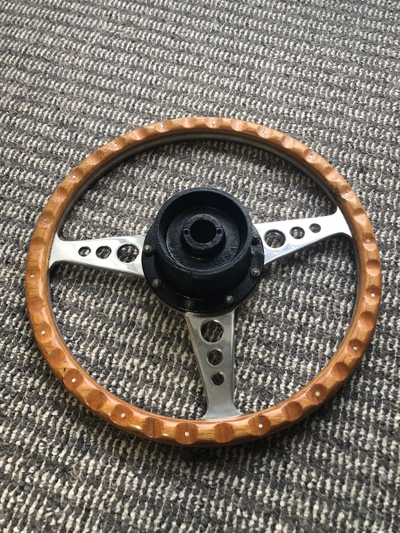 BMCミニ用ローバーミニ用モトリタステアリング330φフラットボス付。