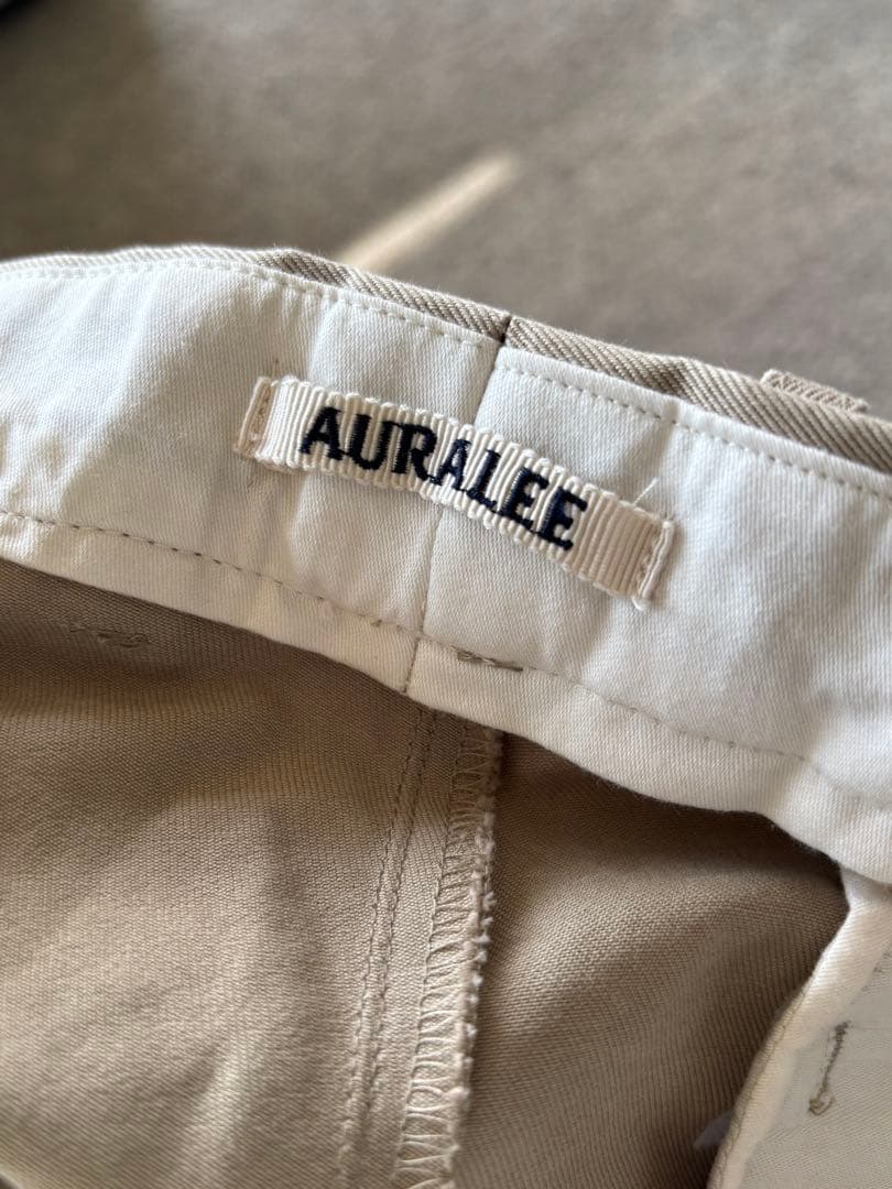 leoleo3　AURALEE カーキベージュ チノパン