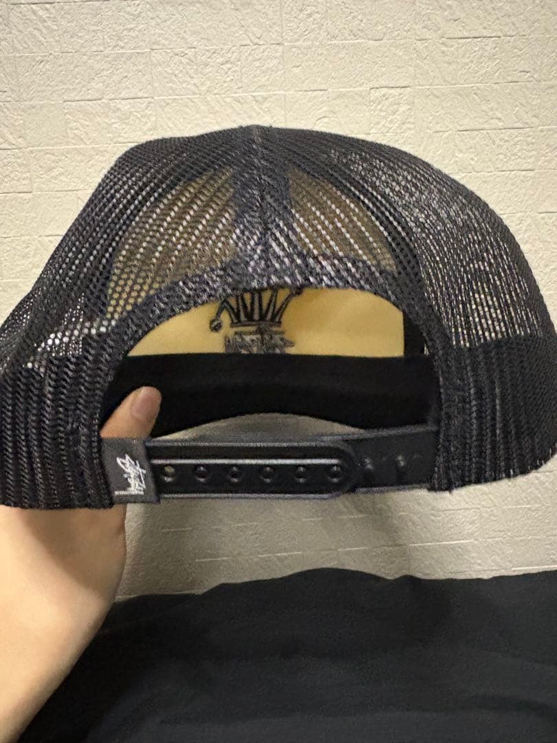 即完人気　 Stussy トラッカーキャップ ホワイト/ブラック