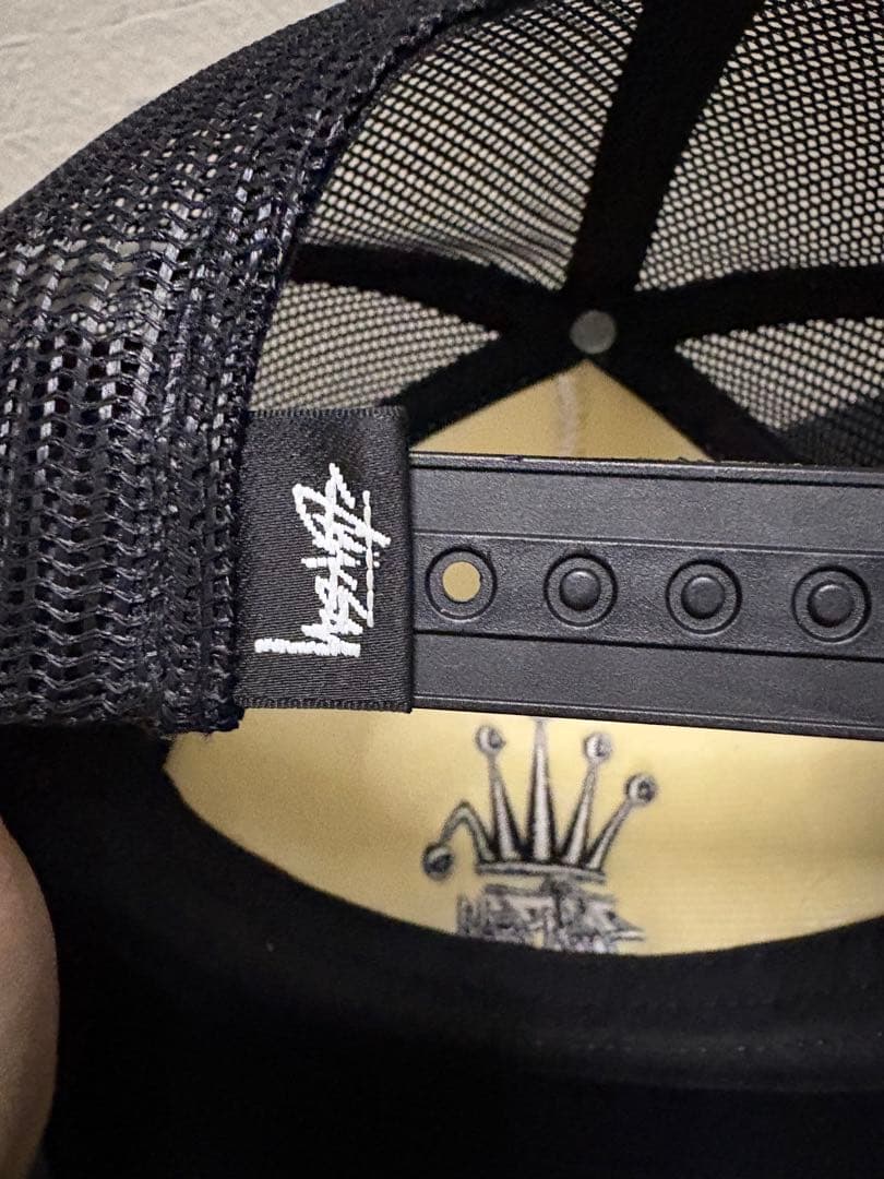 即完人気　 Stussy トラッカーキャップ ホワイト/ブラック