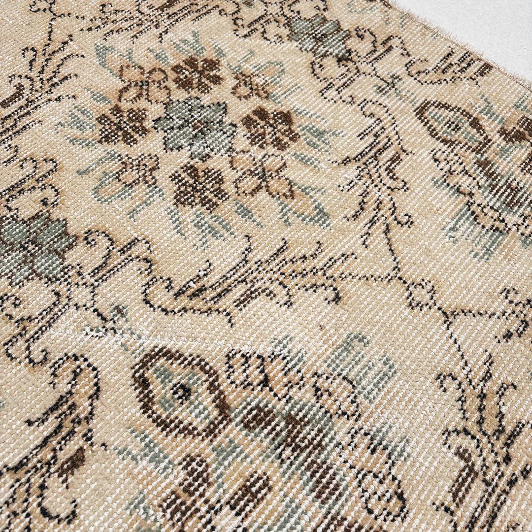 トルコ　ヴィンテージラグ　クリーム　グリーン　ブラウン　フローラル