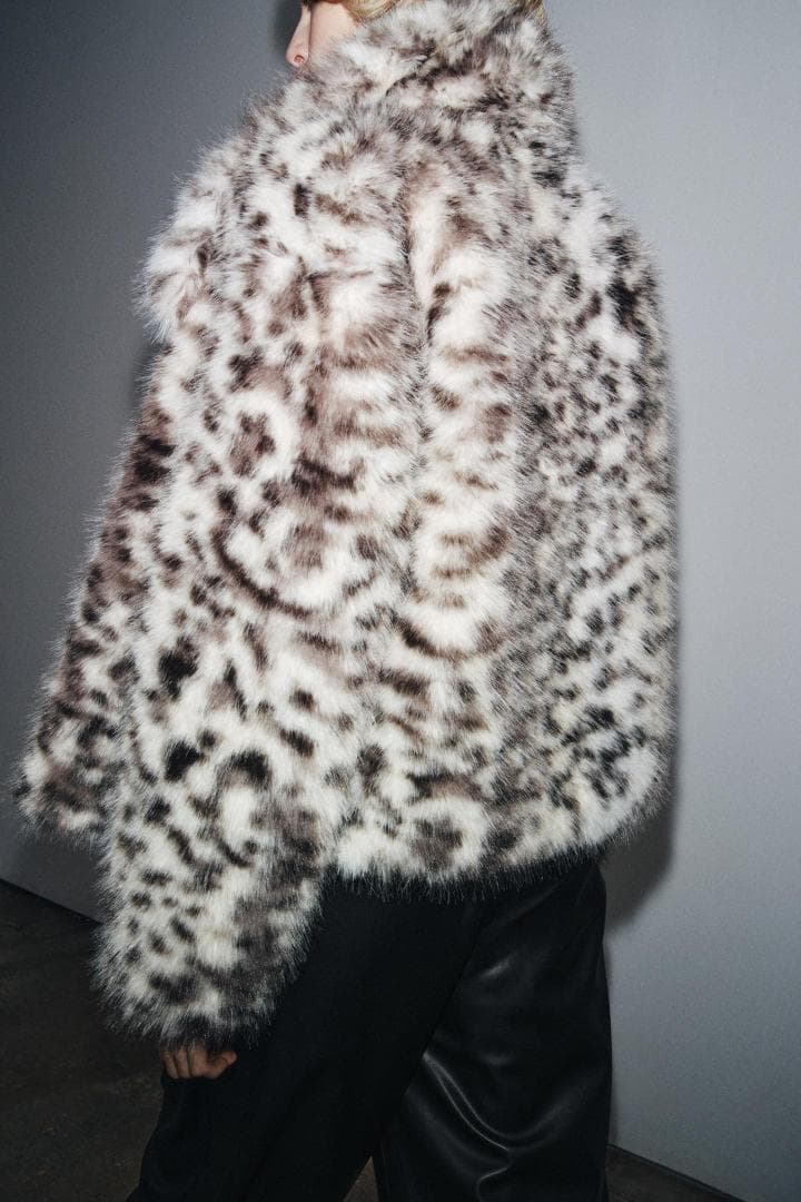 ZARA ショート丈アニマル柄フェイクファーコート 　XSサイズ