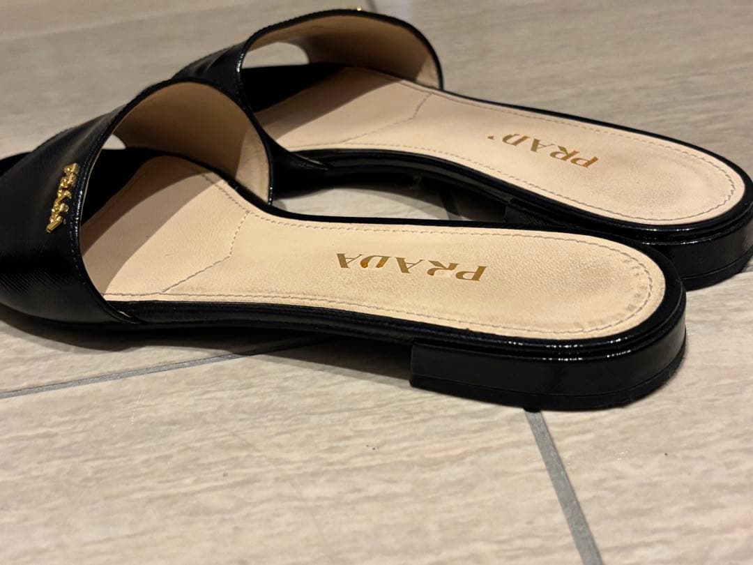 PRADA ブラック スライドサンダル