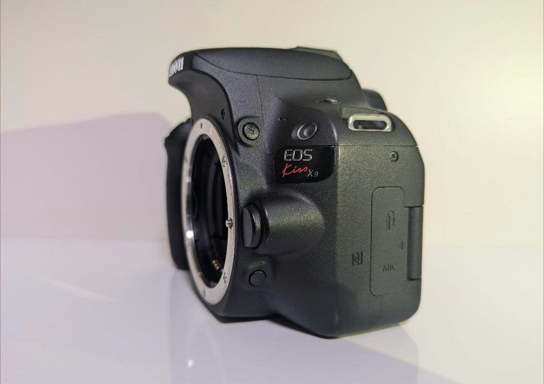 Canon EOS Kiss X9 デジタル一眼レフカメラ ダブルズームキット