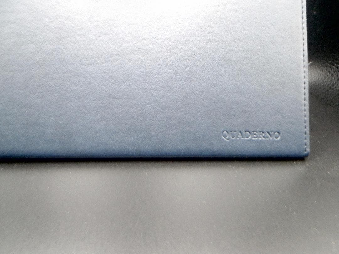 美品【最新カラー】QUADERNOクアデルノ　 A4 Gen.3C専用カバー付き