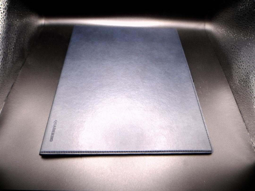 美品【最新カラー】QUADERNOクアデルノ　 A4 Gen.3C専用カバー付き