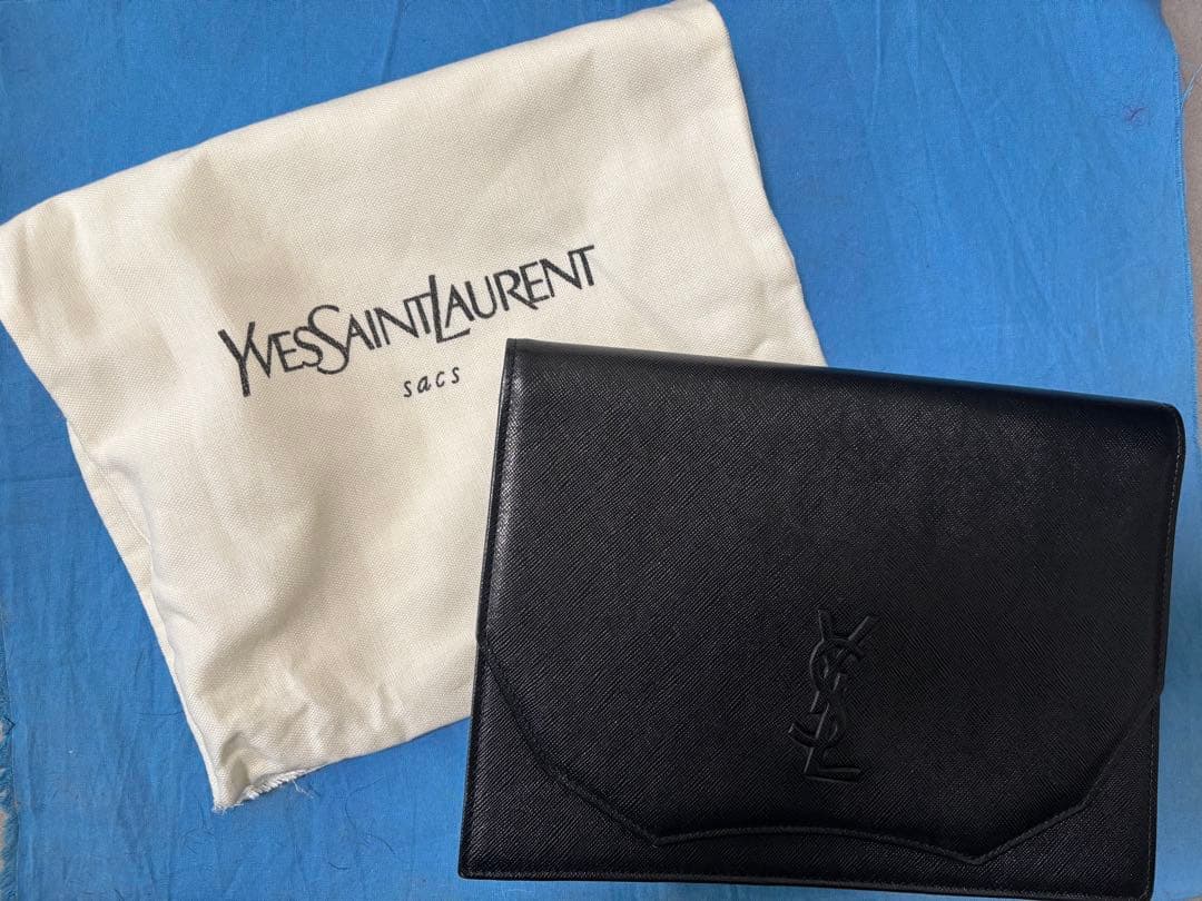 Yves Saint Laurent ブラッククラッチバッグ