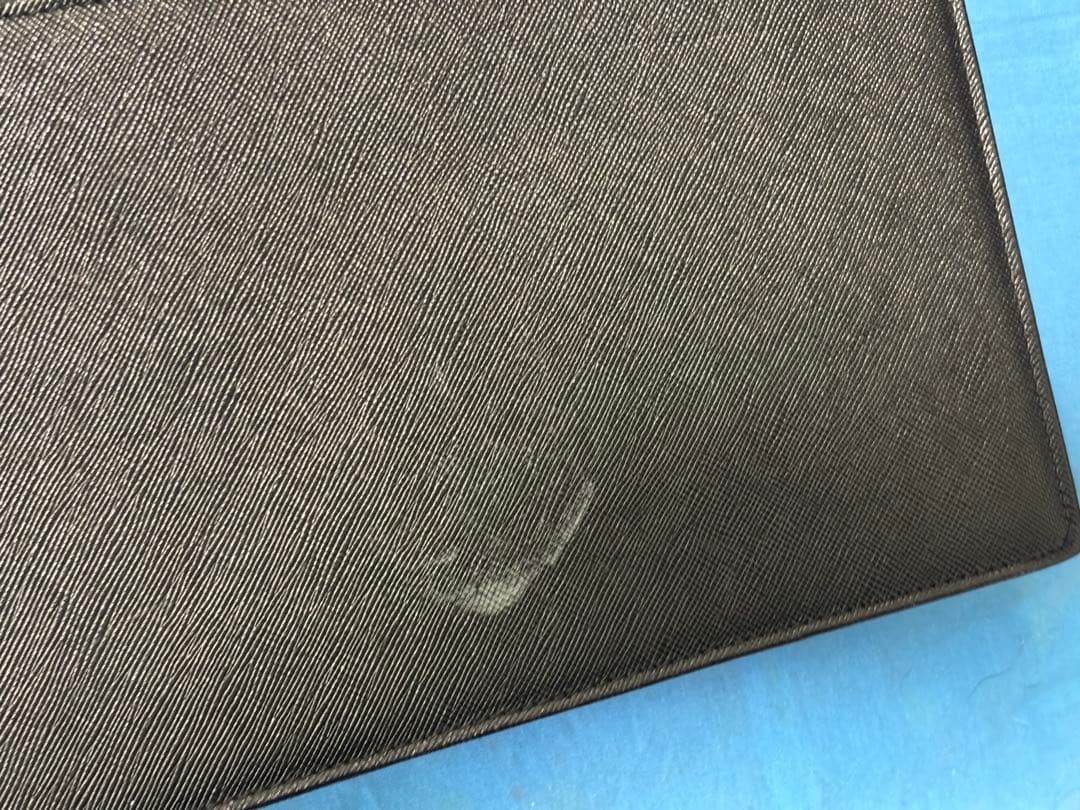 Yves Saint Laurent ブラッククラッチバッグ