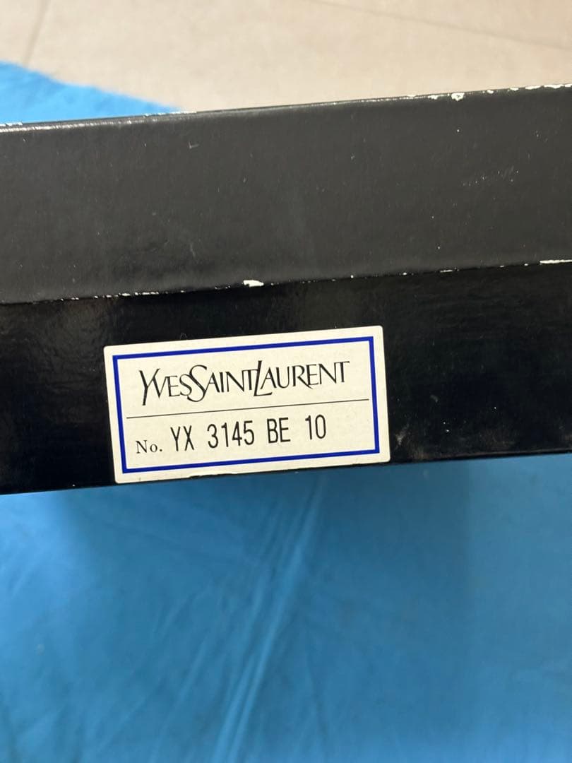 Yves Saint Laurent ブラッククラッチバッグ