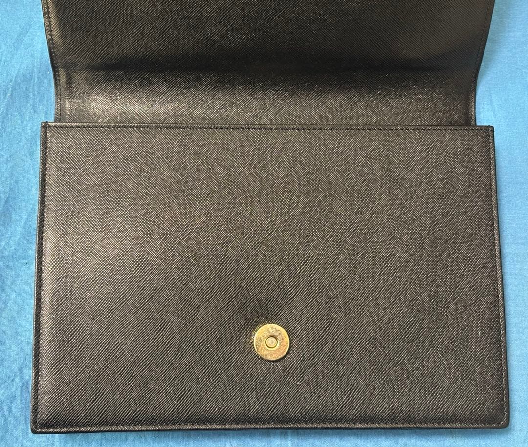 Yves Saint Laurent ブラッククラッチバッグ