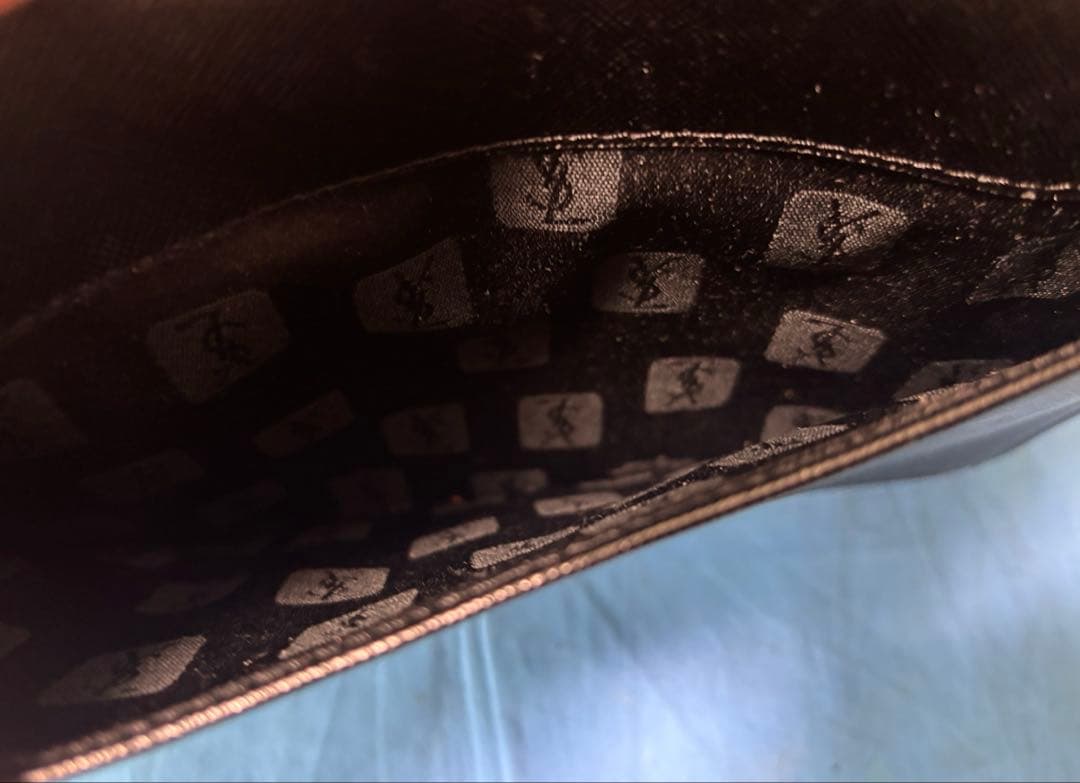 Yves Saint Laurent ブラッククラッチバッグ