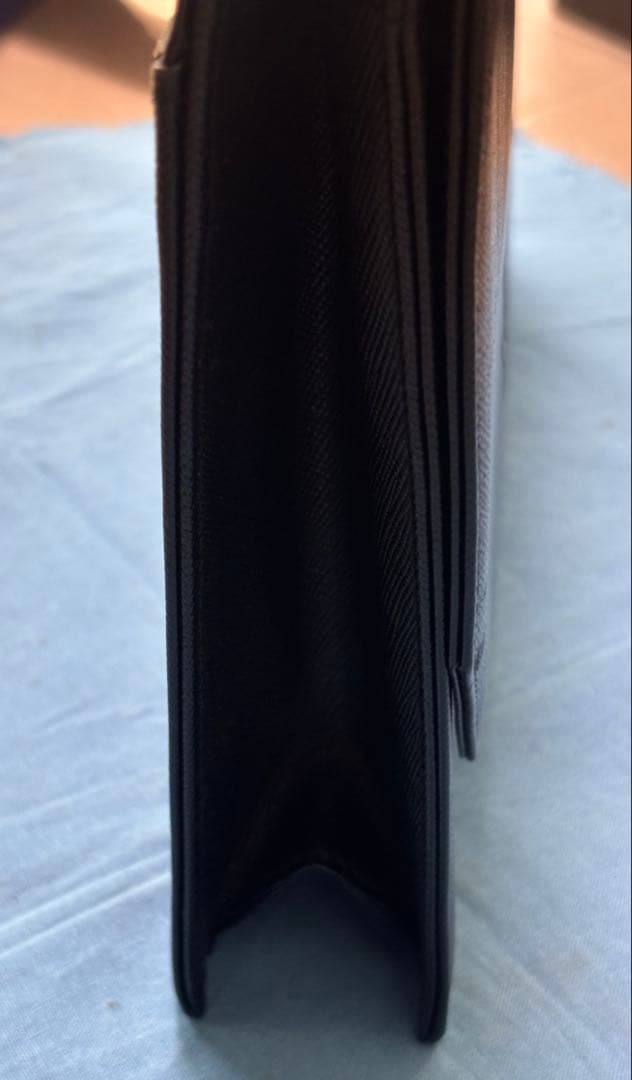 Yves Saint Laurent ブラッククラッチバッグ