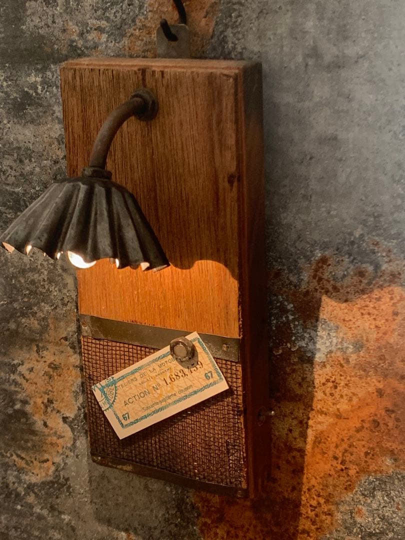 Ｅ・古道具 アンティーク雑貨 古材とミニモールドのランプ