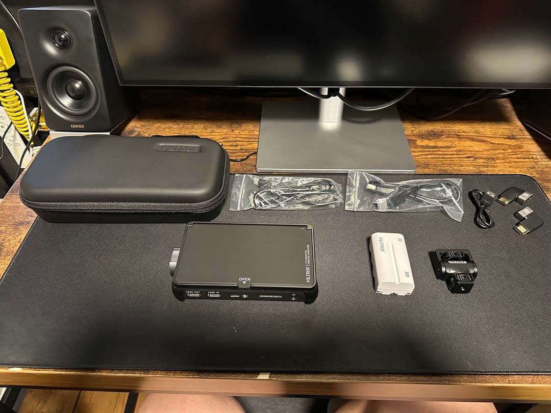 VILTROX DC-550 PRO 5.5インチモニター