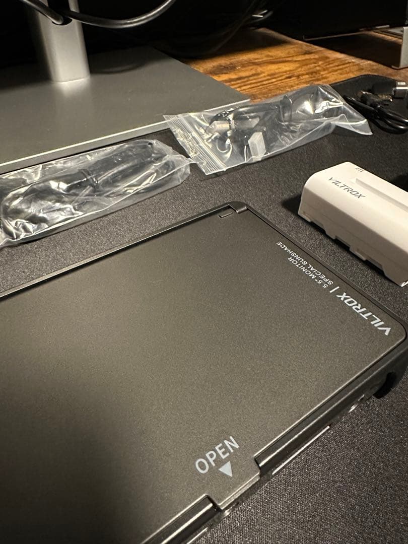 VILTROX DC-550 PRO 5.5インチモニター