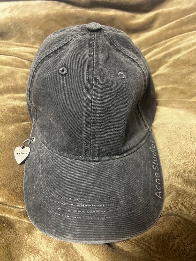 【acne studios】ペンダントツイルキャップ