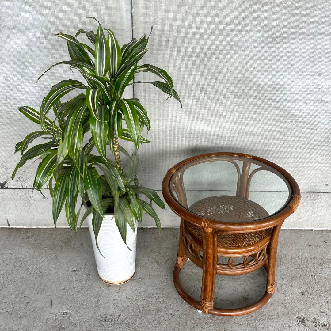 ⭐️即決価格⭐️ラタンサイドテーブル　丸型ガラステーブル　藤　天板49cm