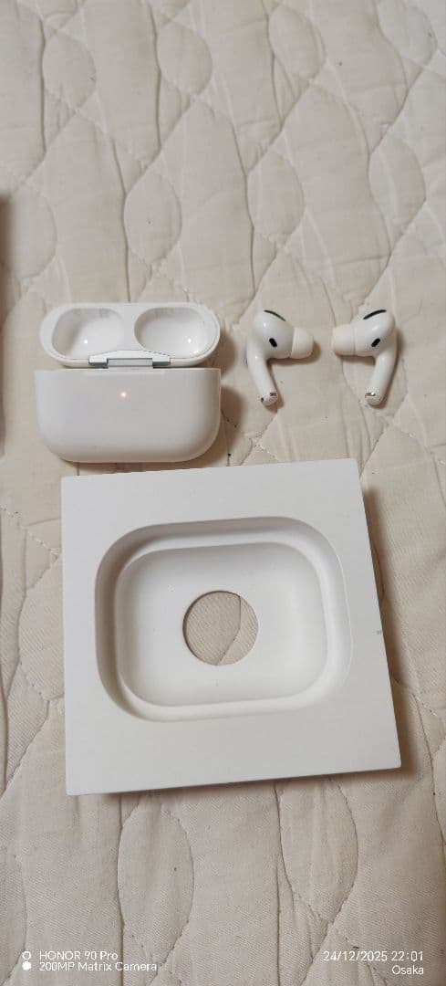 AirPods本体 充電ケース・ケーブル付き ホワイトよくやった。