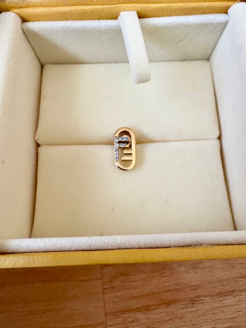 フェンディ FENDIオーロック ピアス　片耳