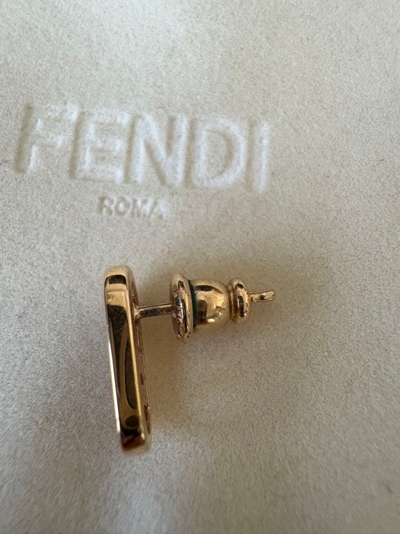 フェンディ FENDIオーロック ピアス　片耳