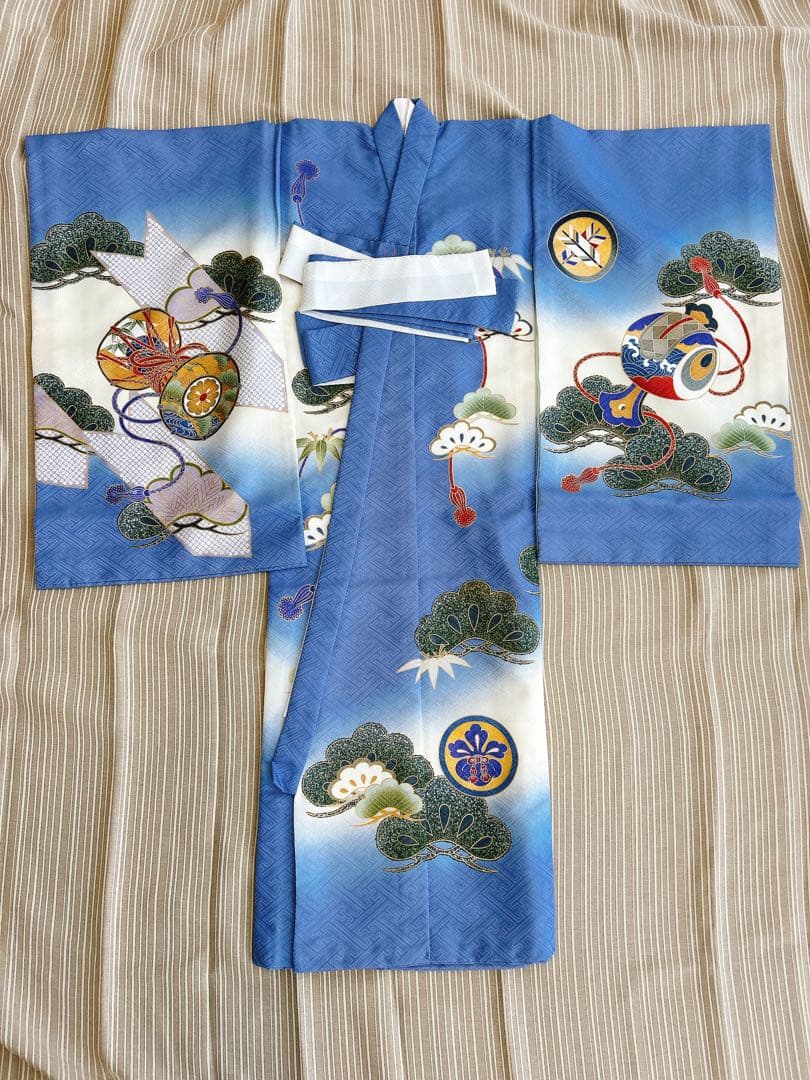 【おシゲ】お宮参り　産着　男の子　水色　鷹模様 着物　初着