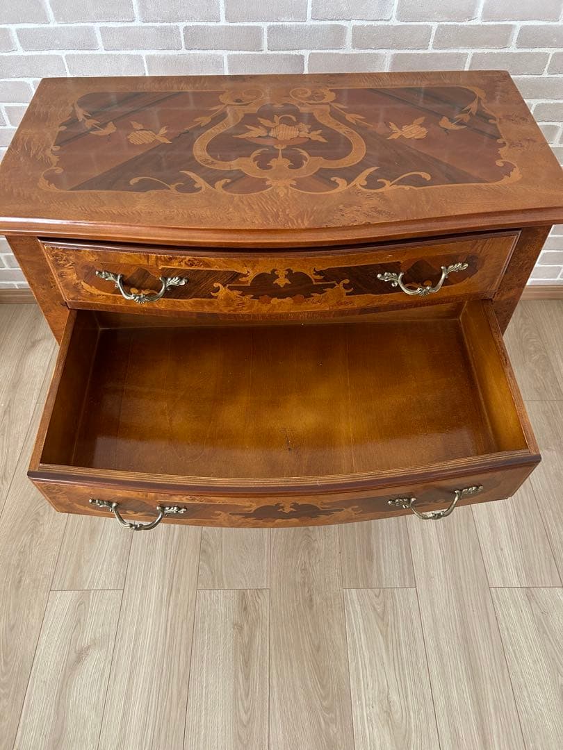 装飾的インレイの木製チェスト　W75.5xD39.5xH63.5cm