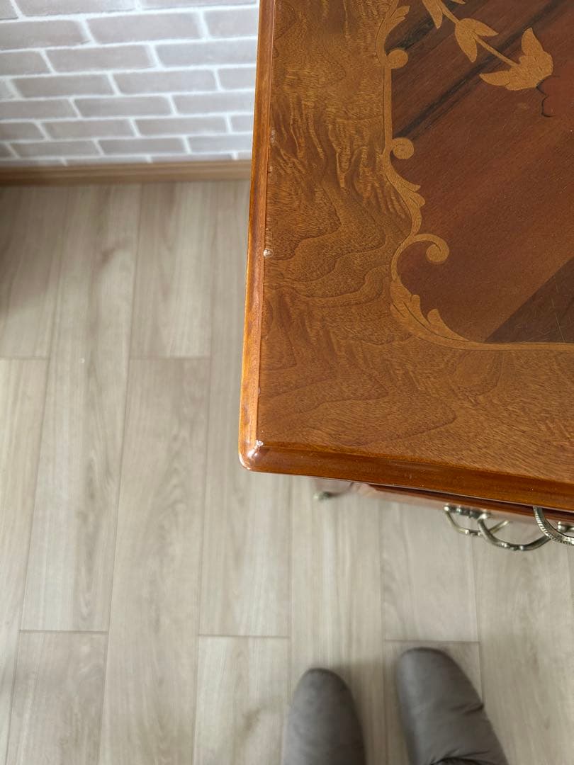 装飾的インレイの木製チェスト　W75.5xD39.5xH63.5cm