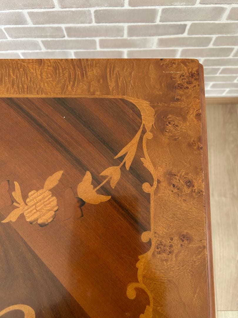 装飾的インレイの木製チェスト　W75.5xD39.5xH63.5cm