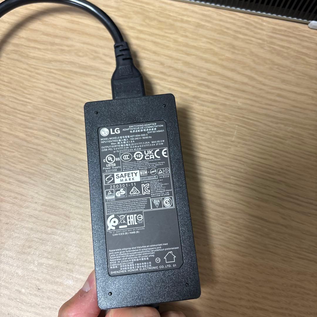 LG CineBeam S プロジェクター 本体　箱無し　側面擦り傷あり