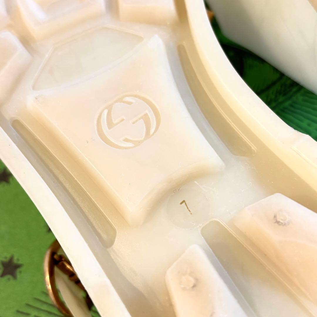 Gucci スタッズ付きサンダル