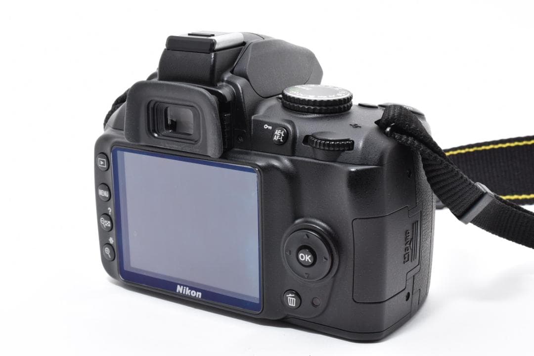 ★撮影枚数2,806枚・超美品★ ニコン D3000 ボディ #21223