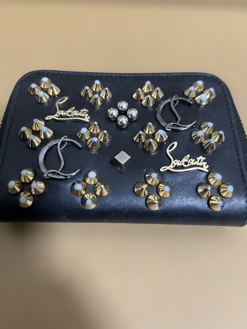 クリスチャンルブタン ケース