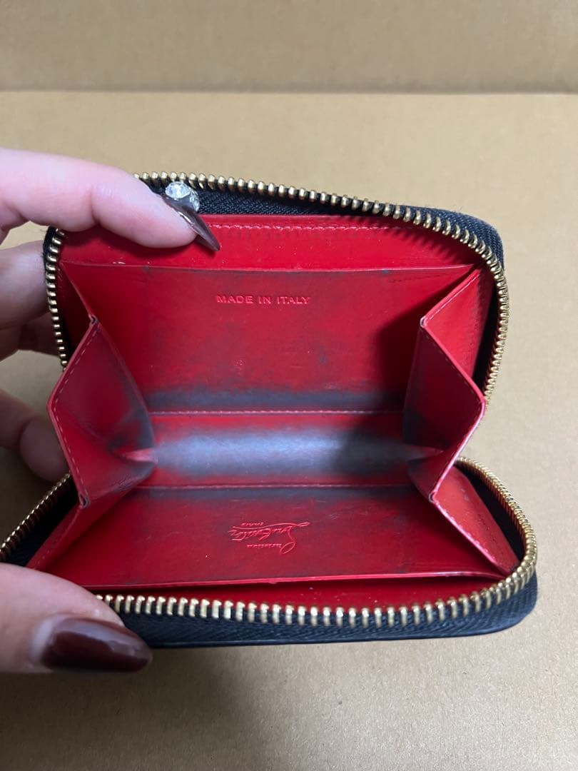 クリスチャンルブタン ケース