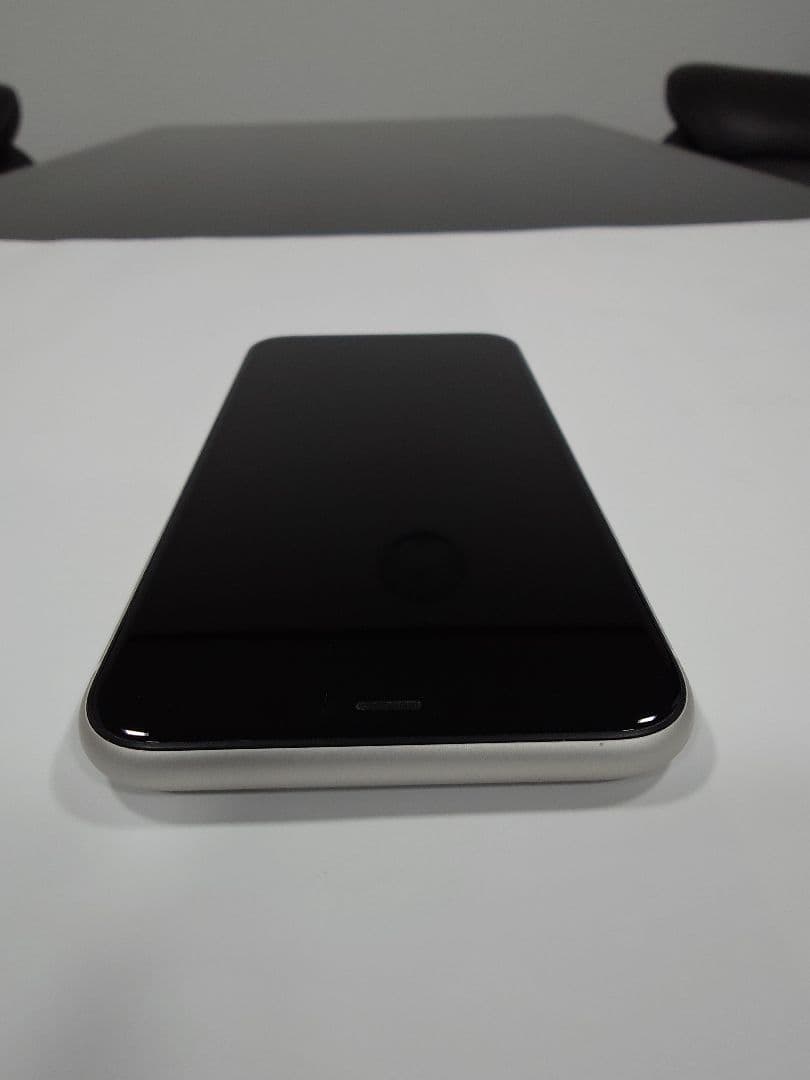 iPhone11 64GB ホワイト　美品　SIMロック解除済み