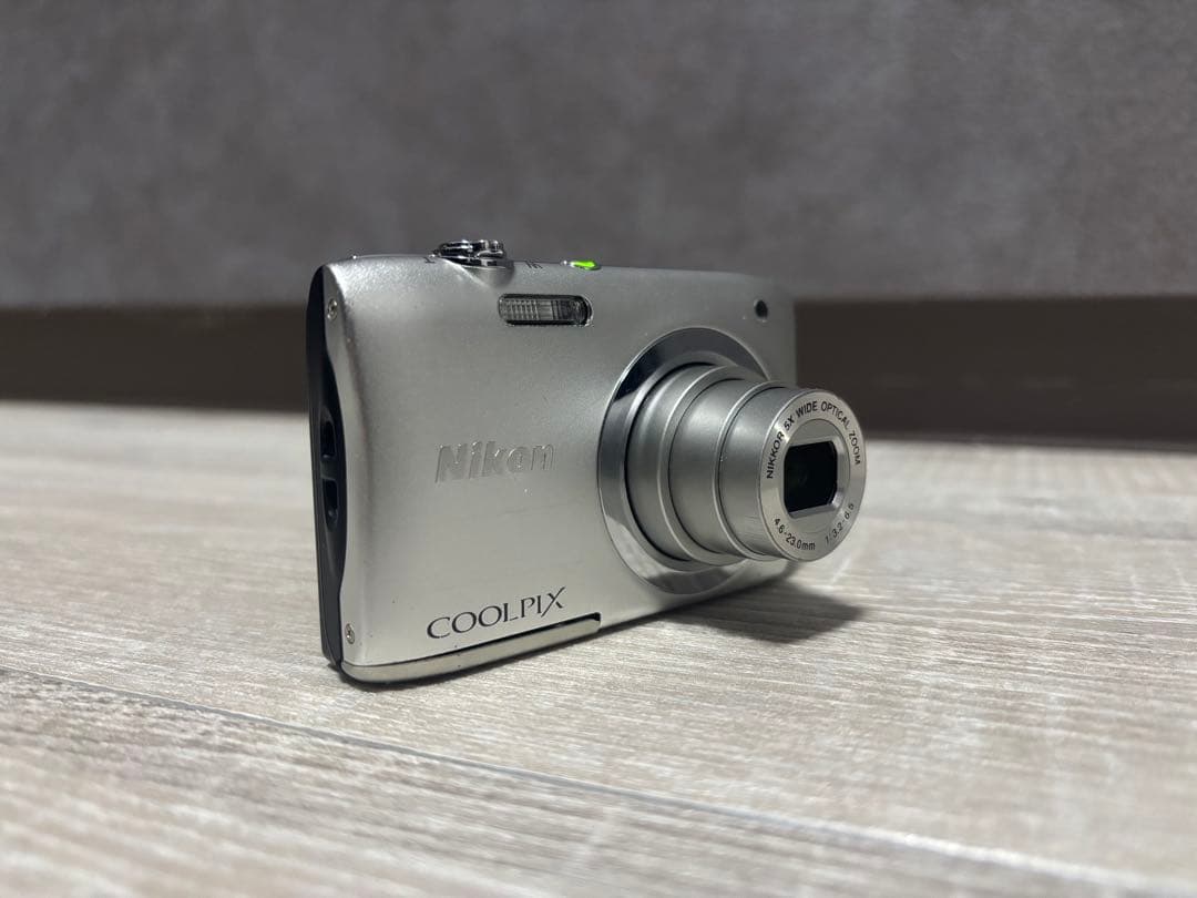Nikon COOLPIX A100シルバー　コンパクトデジタルカメラ