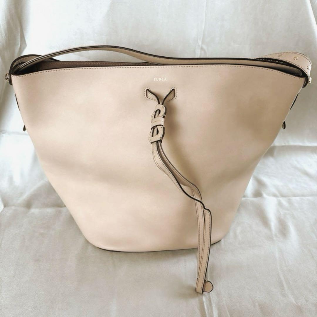 【FURLA】フルラ バケツ型2wayバッグ/同色ポーチ付き《美品》