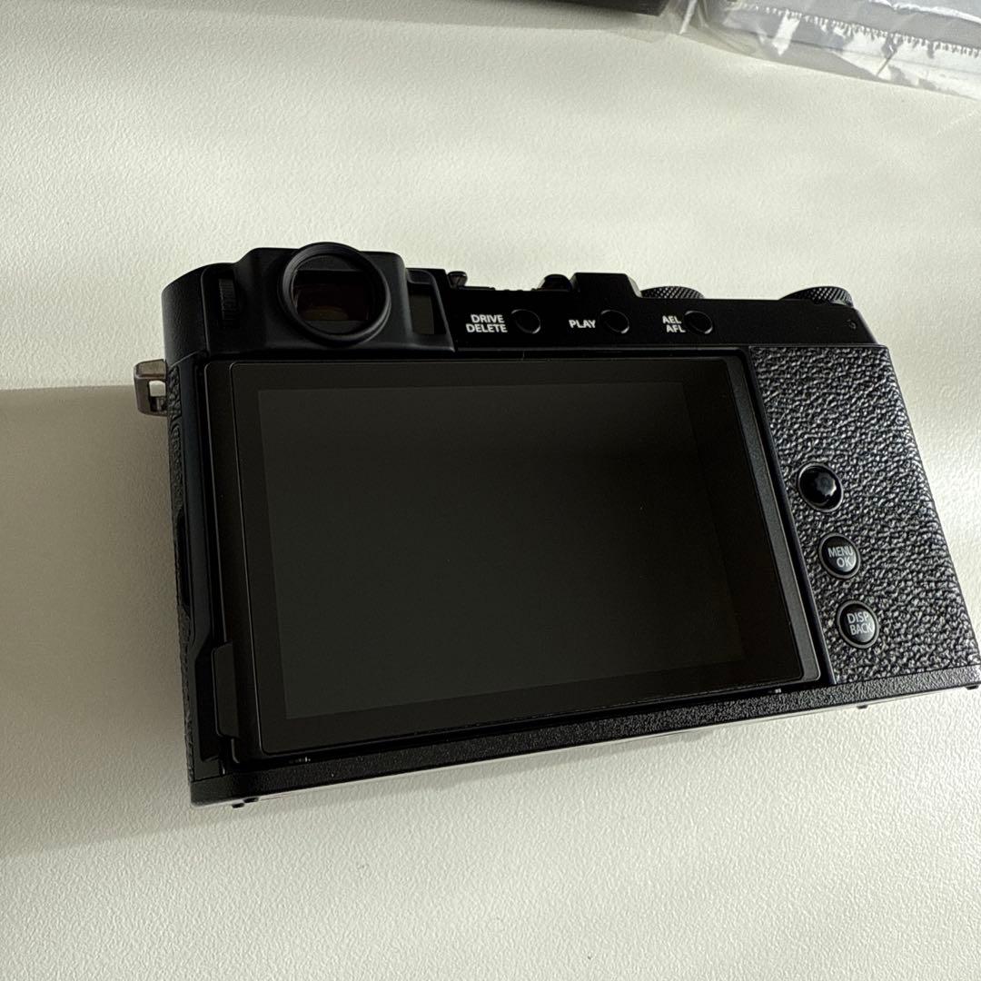 【ぽっぽ】FUJIFILM X-E4 ミラーレス一眼 本体